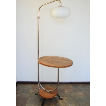 Lampa podłogowa retro z drewnianym blatem